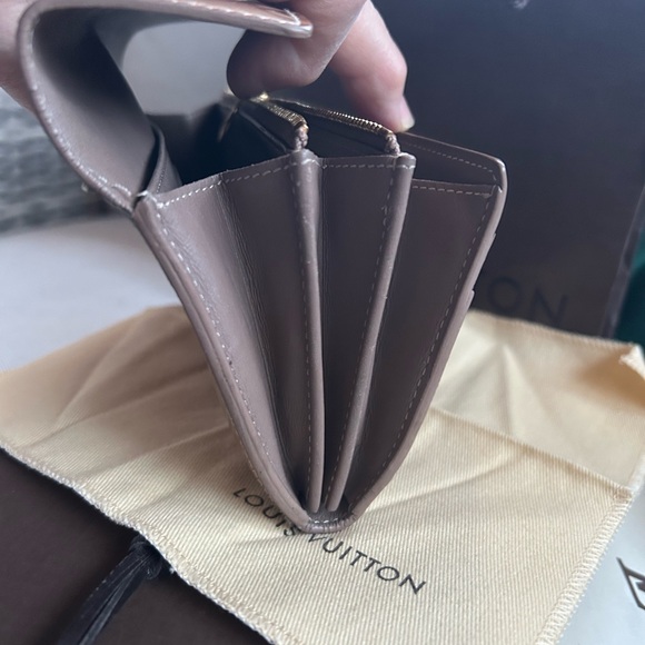 Authentic Louis Vuitton Sarah Beige Poudre Wallet - Picture 10 of 13